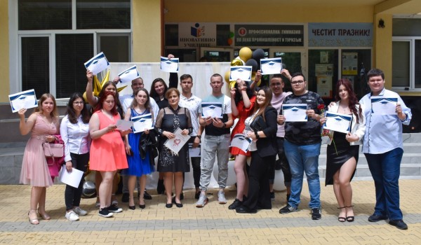 Абитуриентите на ПГЛПТ чуха последния си училищен звънец