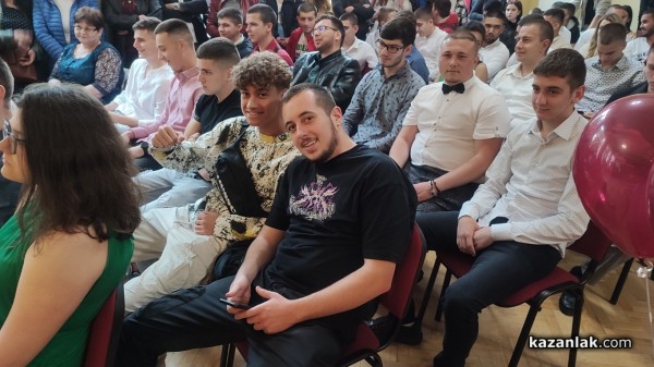 Механото изпрати своите 79 абитуриенти с голямо тържество