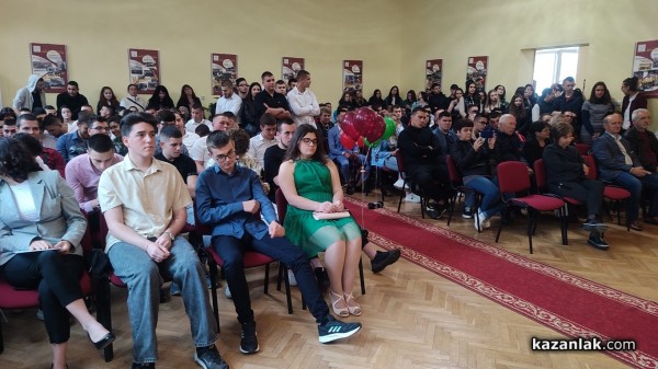 Механото изпрати своите 79 абитуриенти с голямо тържество