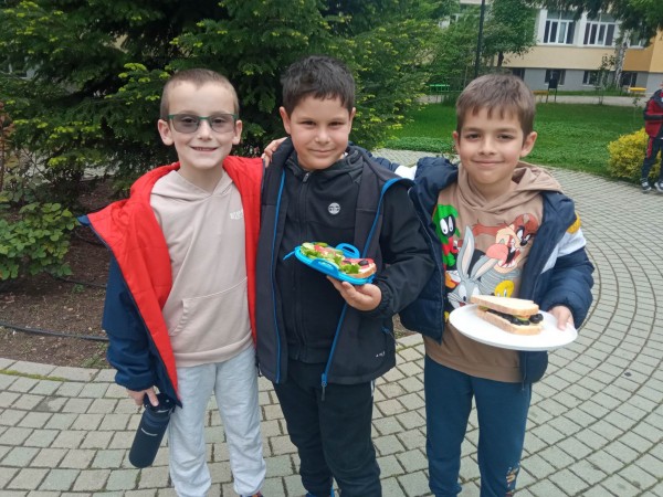 Първолаците от ОУ “Георги Кирков“ се превъплътиха в малки кулинари