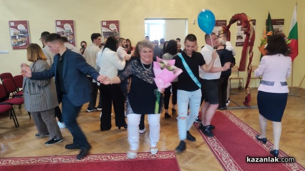 Механото изпрати своите 79 абитуриенти с голямо тържество