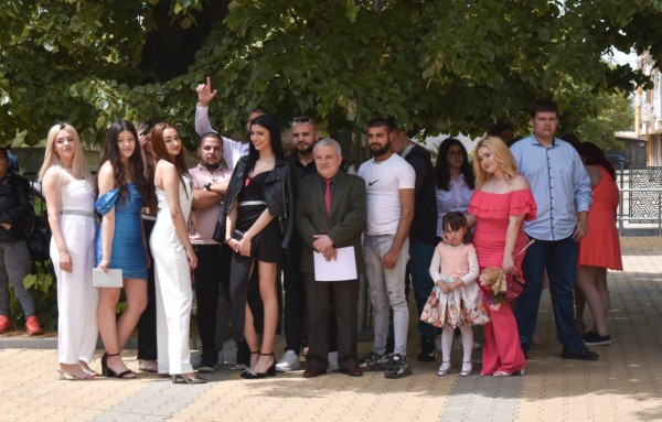 Абитуриентите на ПГЛПТ чуха последния си училищен звънец