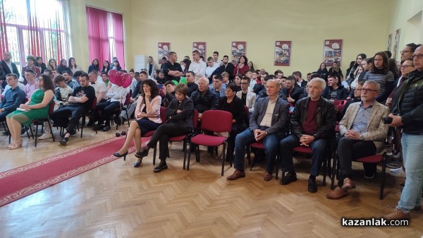 Механото изпрати своите 79 абитуриенти с голямо тържество