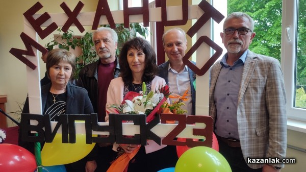 Механото изпрати своите 79 абитуриенти с голямо тържество