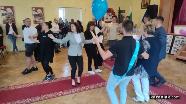 Механото изпрати своите 79 абитуриенти с голямо тържество