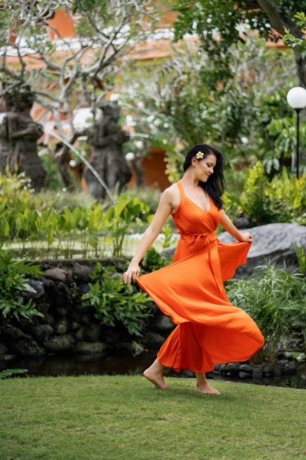 Претендентка за короната на Царица роза през 1995 г. ще бъде водеща в тазгодишното издание на спектакъла 