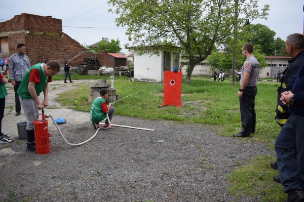Младите огнеборци от с. Ветрен станаха трети в областната надпревара