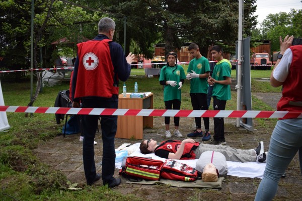 Младите огнеборци от с. Ветрен станаха трети в областната надпревара