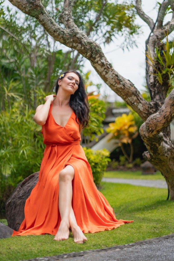 Претендентка за короната на Царица роза през 1995 г. ще бъде водеща в тазгодишното издание на спектакъла 