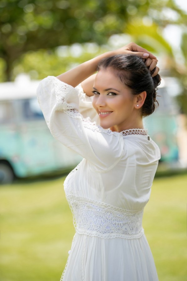 Претендентка за короната на Царица роза през 1995 г. ще бъде водеща в тазгодишното издание на спектакъла 