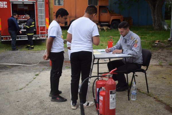 Младите огнеборци от с. Ветрен станаха трети в областната надпревара