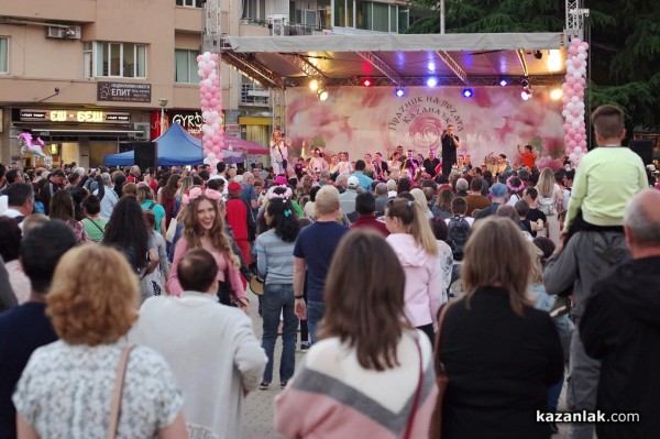 Гледайте конкурса Царица Роза 2023 на живо на площада! Там ще ви очаква и огненият Памбос