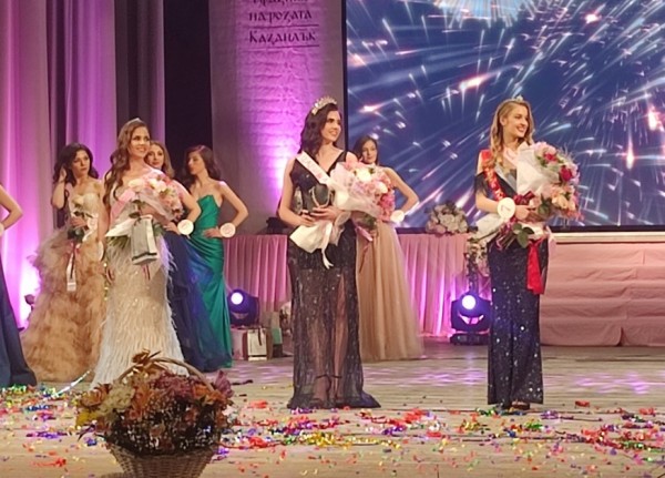 Царица Роза 2023 е Кристина Попова