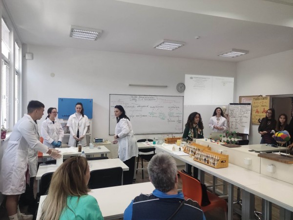 В деня на отворените врати в ППМГ ученици и учители представиха наученото в Испания по нестандартен начин