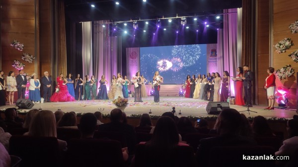 Царица Роза 2023 е Кристина Попова