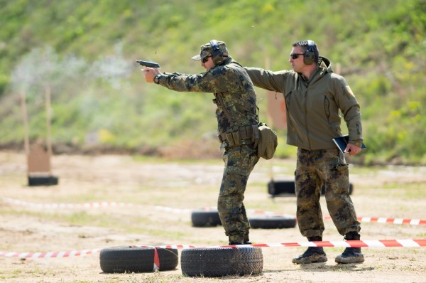 Състезания по военен трибой и „Най – добър снайперски тим” се проведоха в Казанлък 