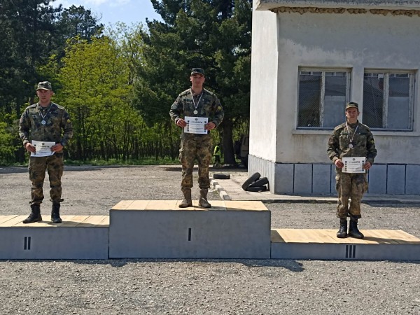 Състезания по военен трибой и „Най – добър снайперски тим” се проведоха в Казанлък 