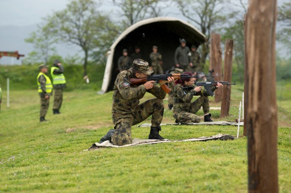 Състезания по военен трибой и „Най – добър снайперски тим” се проведоха в Казанлък 