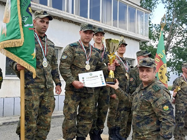 Състезания по военен трибой и „Най – добър снайперски тим” се проведоха в Казанлък 