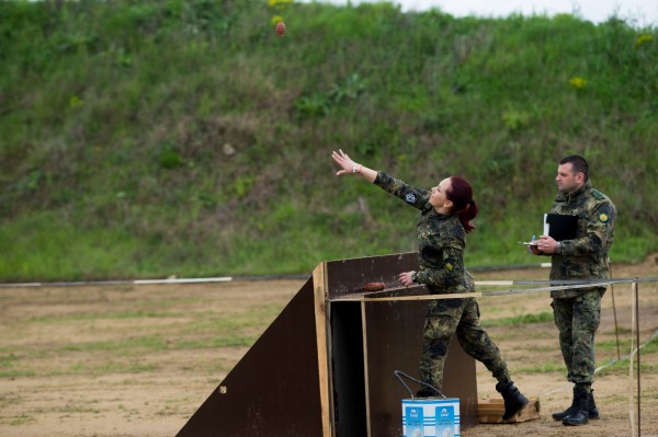 Състезания по военен трибой и „Най – добър снайперски тим” се проведоха в Казанлък 
