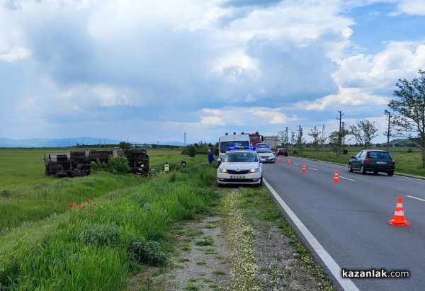 Цистерна се обърна край Мъглиж. Има пострадал / ОБНОВЕНА