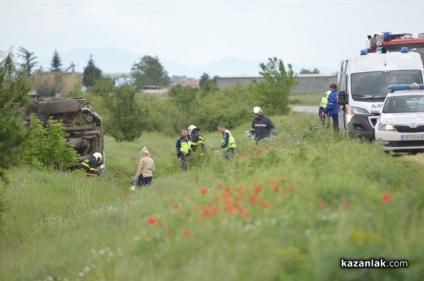Цистерна се обърна край Мъглиж. Има пострадал / ОБНОВЕНА