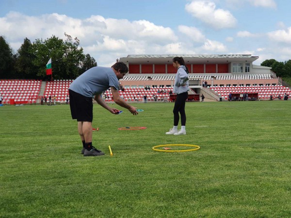63 двойки се включиха в пролетното издание на спортния формат “Мама, татко и аз”