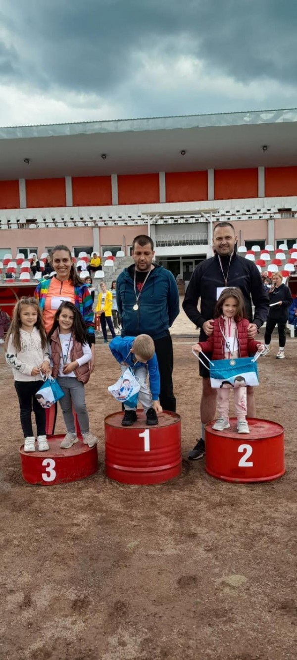 63 двойки се включиха в пролетното издание на спортния формат “Мама, татко и аз”