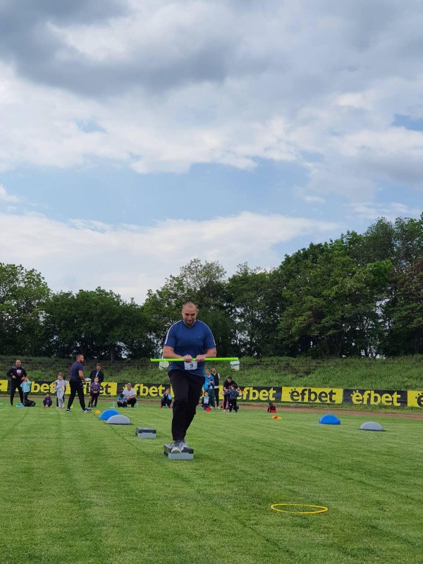 63 двойки се включиха в пролетното издание на спортния формат “Мама, татко и аз”