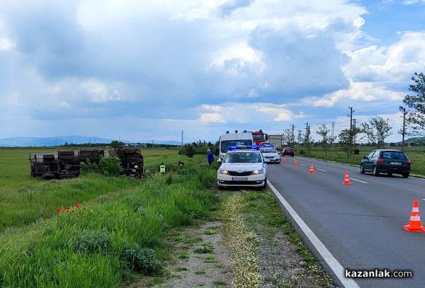 Цистерна се обърна край Мъглиж. Има пострадал / ОБНОВЕНА