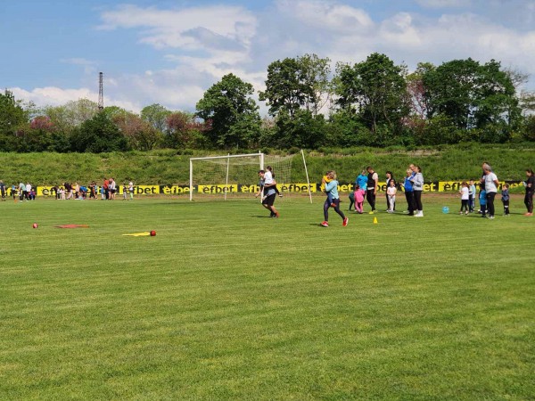 63 двойки се включиха в пролетното издание на спортния формат “Мама, татко и аз”