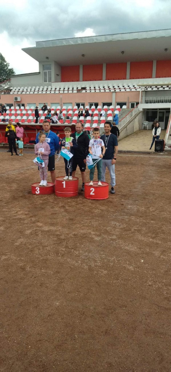 63 двойки се включиха в пролетното издание на спортния формат “Мама, татко и аз”