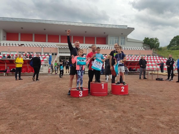 63 двойки се включиха в пролетното издание на спортния формат “Мама, татко и аз”