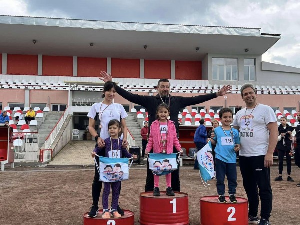 63 двойки се включиха в пролетното издание на спортния формат “Мама, татко и аз”