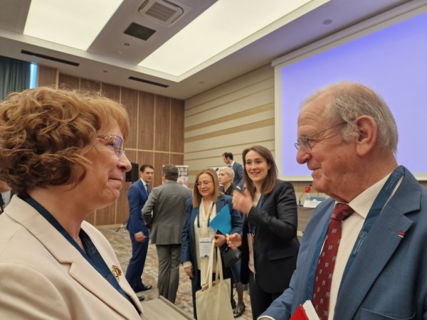 Натуралният произход на розовото масло във фокуса на международен форум с всички заинтересовани страни