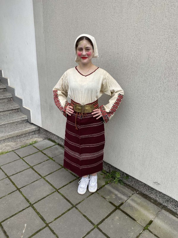 Ученици изрисуваха голяма стена, която ще допълва новия музей “Ахинора“