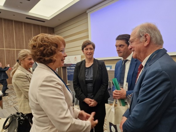 Натуралният произход на розовото масло във фокуса на международен форум с всички заинтересовани страни