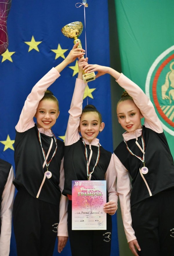 Златни медали за казанлъшките грации от СК “Розова долина“ в Стара Загора 