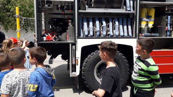 Ученици от ОУ “Св. Паисий Хилендарски“ се срещнаха с представители на доброволческия отряд към Пожарната