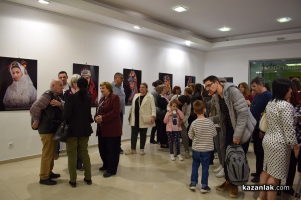 Фотоизложба на Регионална Занаятчийска Камара Пловдив с куратор Стоян Маринов гостува в Казанлък