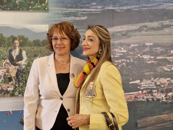 Шест индийски брачни двойки посрещна кмета на Казанлък