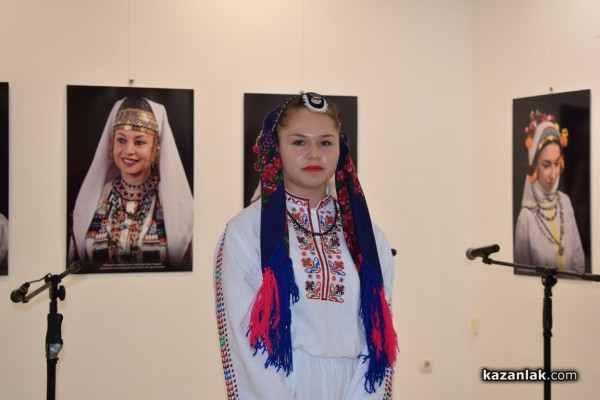 Фотоизложба на Регионална Занаятчийска Камара Пловдив с куратор Стоян Маринов гостува в Казанлък