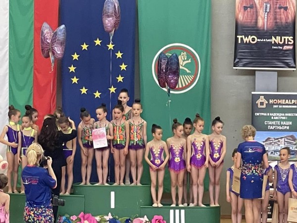 Златни медали за казанлъшките грации от СК “Розова долина“ в Стара Загора 