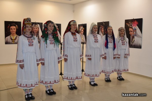 Фотоизложба на Регионална Занаятчийска Камара Пловдив с куратор Стоян Маринов гостува в Казанлък