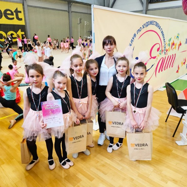 Златни медали за казанлъшките грации от СК “Розова долина“ в Стара Загора 