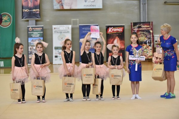 Златни медали за казанлъшките грации от СК “Розова долина“ в Стара Загора 