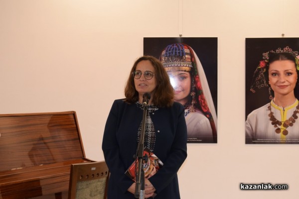 Фотоизложба на Регионална Занаятчийска Камара Пловдив с куратор Стоян Маринов гостува в Казанлък