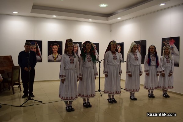 Фотоизложба на Регионална Занаятчийска Камара Пловдив с куратор Стоян Маринов гостува в Казанлък