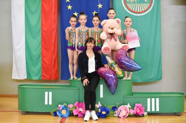 Златни медали за казанлъшките грации от СК “Розова долина“ в Стара Загора 