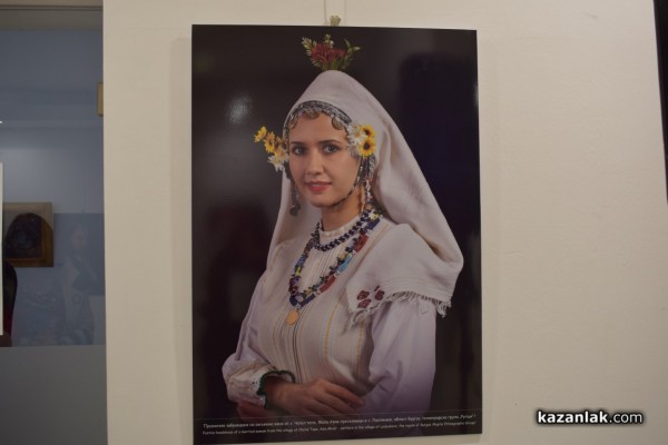 Фотоизложба на Регионална Занаятчийска Камара Пловдив с куратор Стоян Маринов гостува в Казанлък